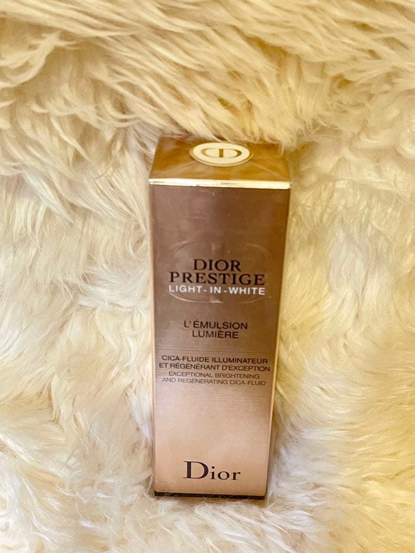 Dior プレステージ ホワイト リンクル エマルジョン ルミエール