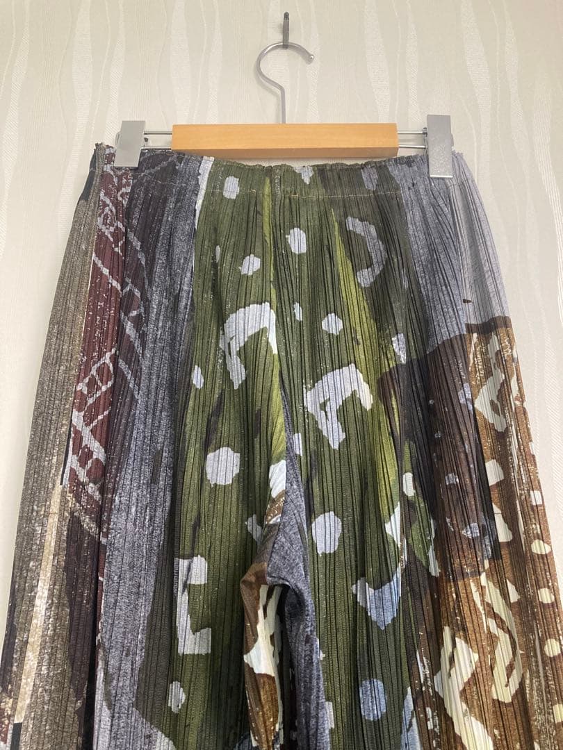 新品同　希少　プリーツプリーズ　イッセイミヤケ　ガウチョパンツ　マルチカラー　M