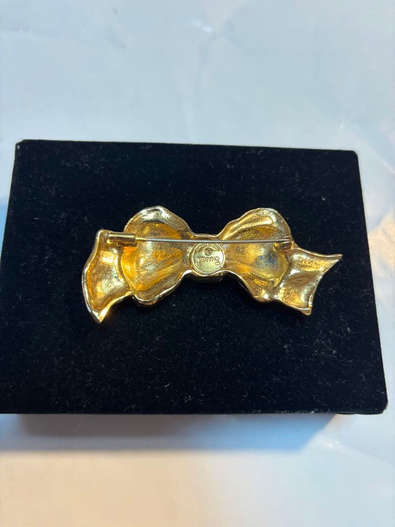CHANEL ゴールド リボン型ブローチ