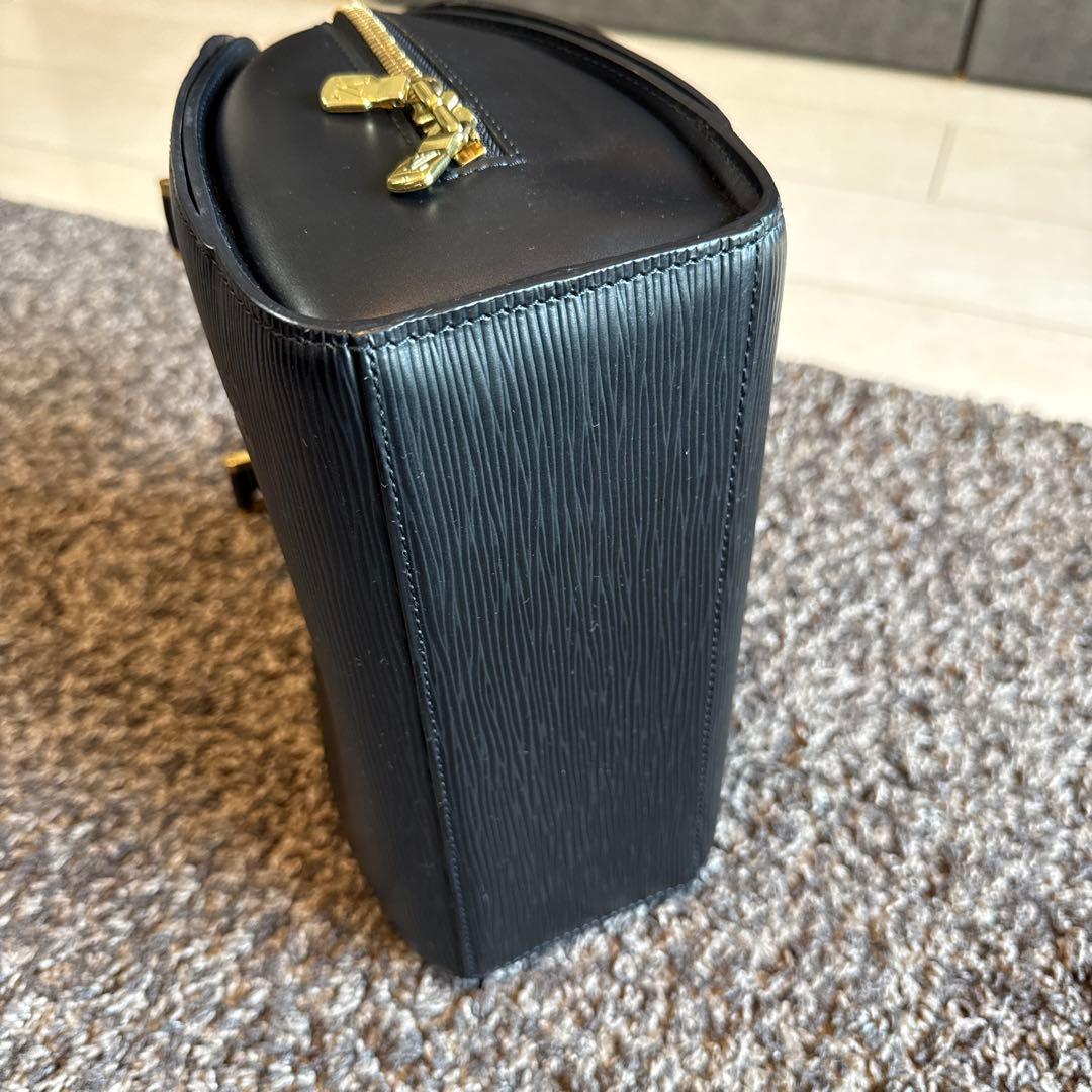 LOUIS VUITTON ルイ・ヴィトン　ポンヌフ　エピ　ノワール