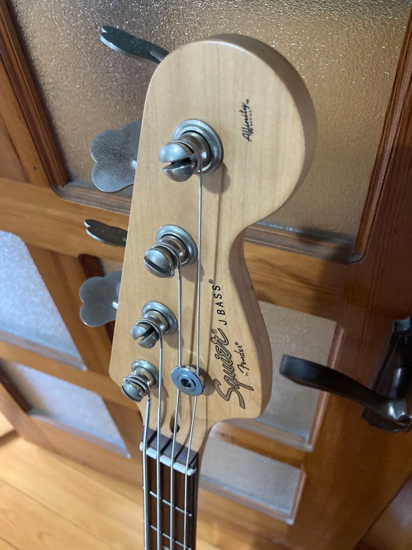 ベース Squier AffinityJazzBass Lake Placid Blue