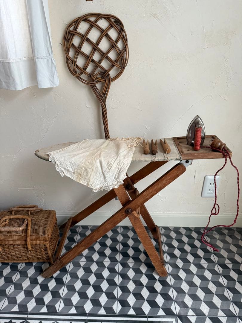 アンティーク おままごと アイロン台 セット ミニアイロン 洗濯ばさみ　フランス