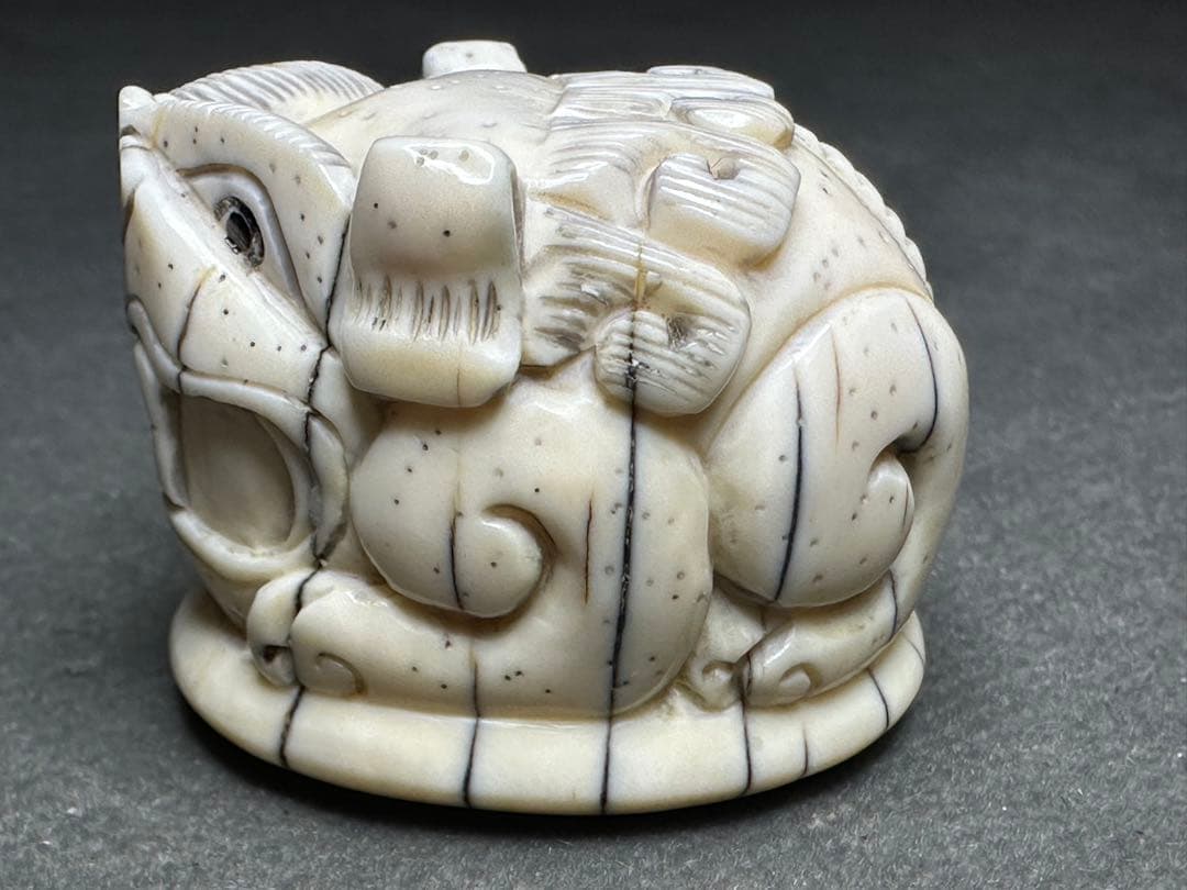 極上　鯨歯　抹香鯨歯　根付　天然素材　アンティーク　和彫　置物　骨董　飾り物