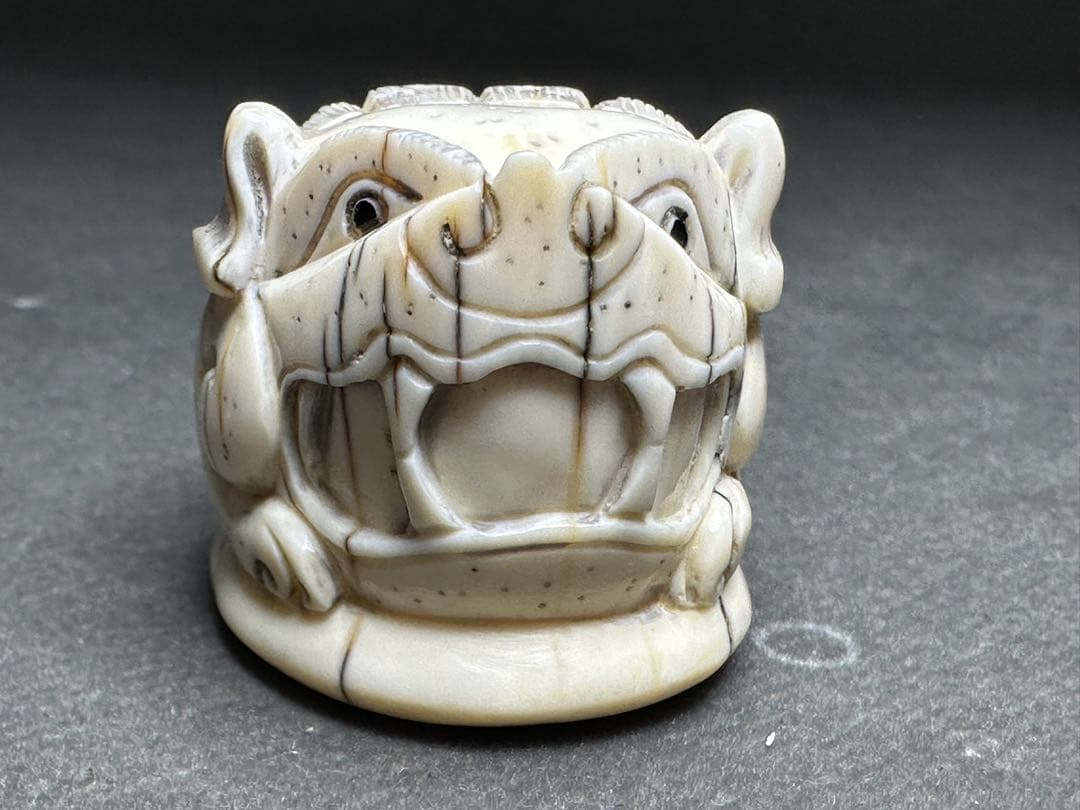 極上　鯨歯　抹香鯨歯　根付　天然素材　アンティーク　和彫　置物　骨董　飾り物