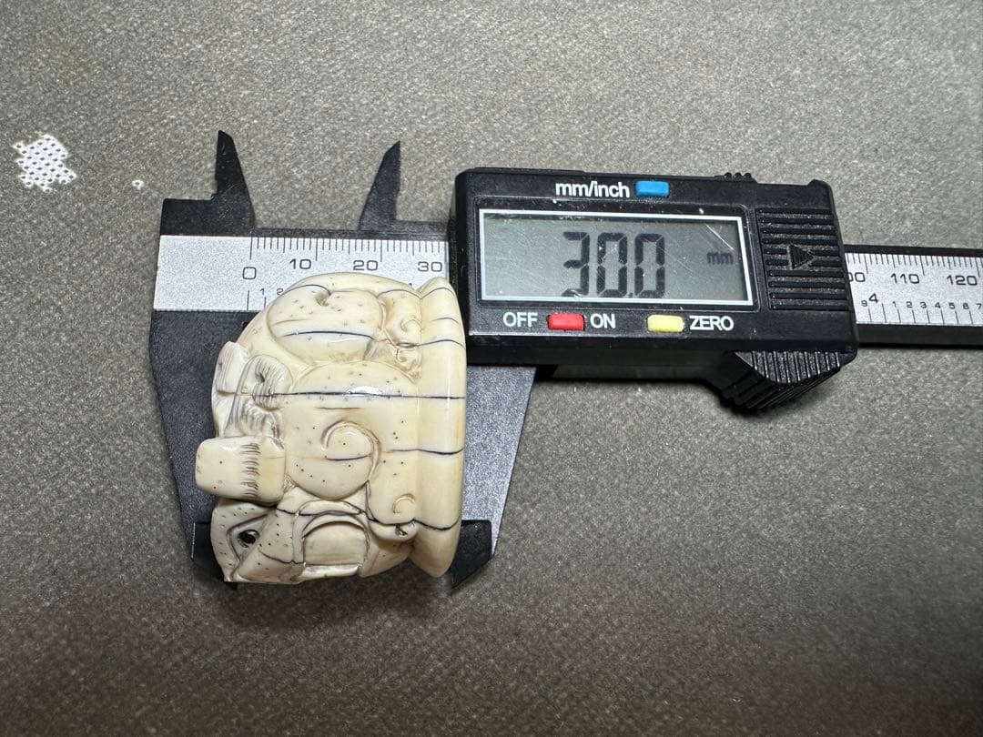 極上　鯨歯　抹香鯨歯　根付　天然素材　アンティーク　和彫　置物　骨董　飾り物