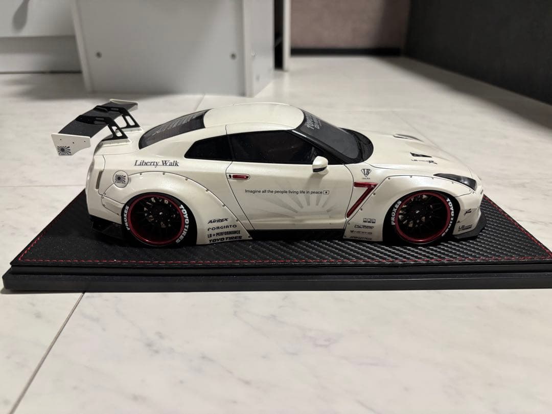 GTR R35リバティーウォーク1/18 イグニッションモデル