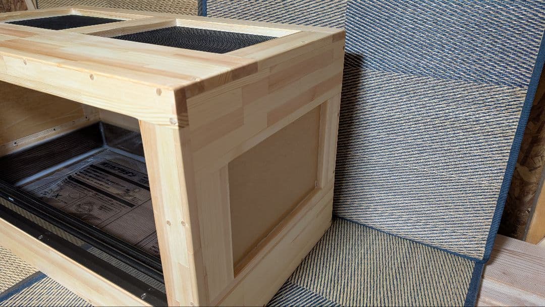 アルミサッシ仕様。赤松集成材１８ミリ900×500×500蜜蝋オイル仕上げ