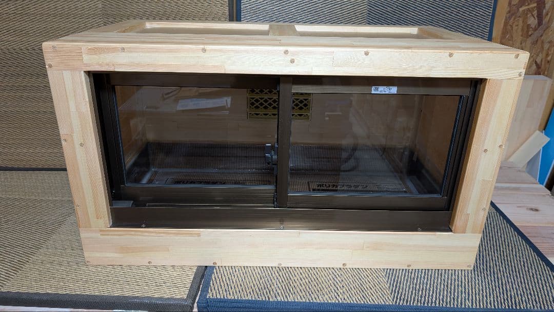 アルミサッシ仕様。赤松集成材１８ミリ900×500×500蜜蝋オイル仕上げ