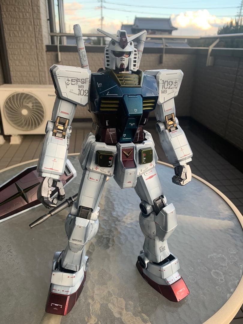 1/48スケール メガサイズガンダム と組立体験版他有り。