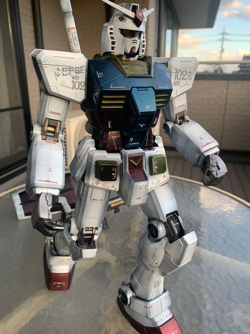 1/48スケール メガサイズガンダム と組立体験版他有り。