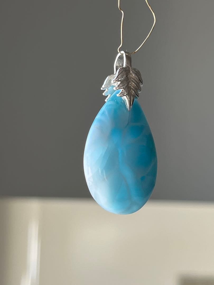 天然石ラリマー☆高品質！しずく型ペンダントトップ①☆リーフ型バチカンがステキ！