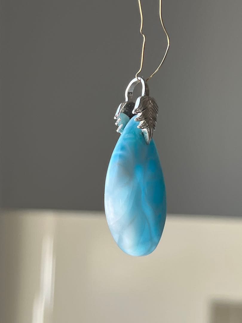天然石ラリマー☆高品質！しずく型ペンダントトップ①☆リーフ型バチカンがステキ！