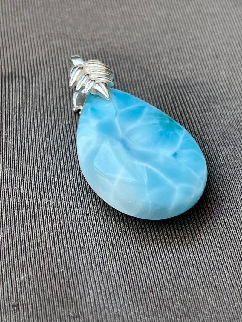 天然石ラリマー☆高品質！しずく型ペンダントトップ①☆リーフ型バチカンがステキ！
