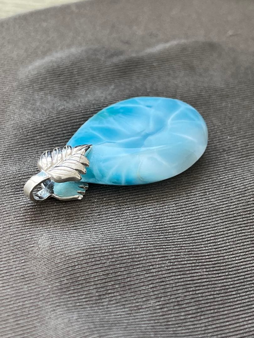 天然石ラリマー☆高品質！しずく型ペンダントトップ①☆リーフ型バチカンがステキ！