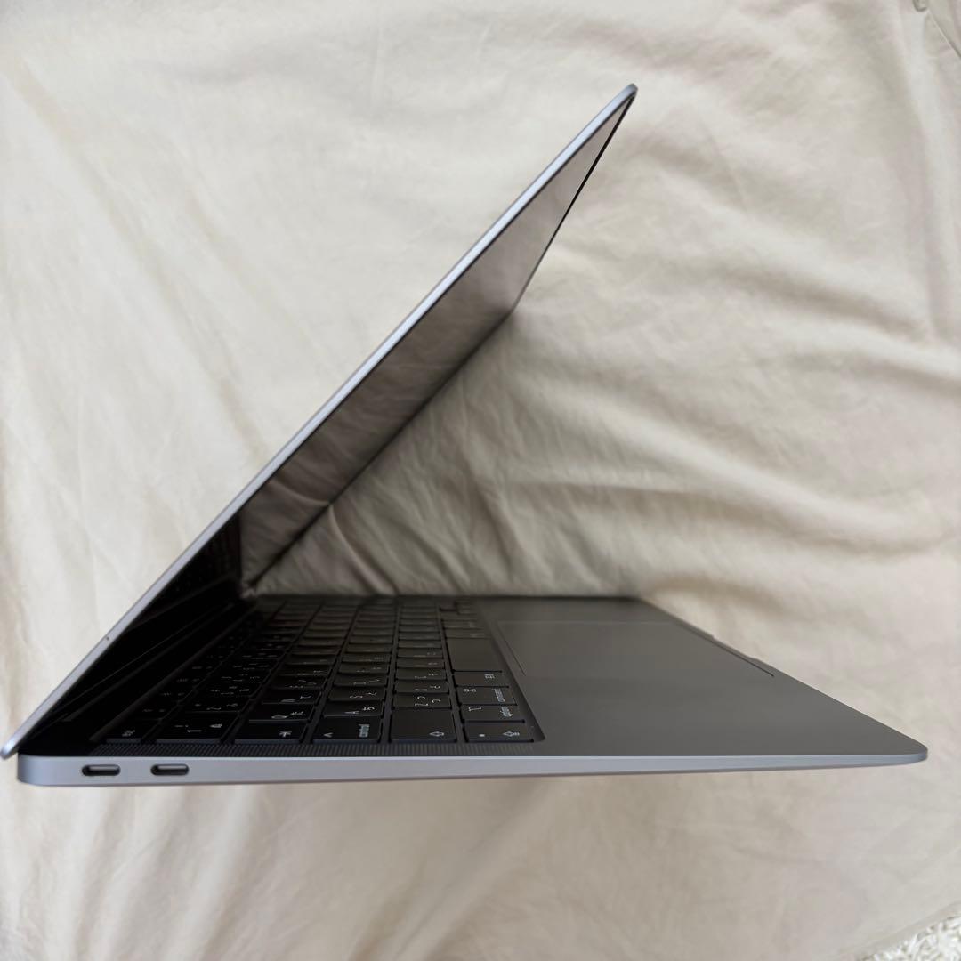 2020年製のMacBook Air 13インチモデル（Intel版）