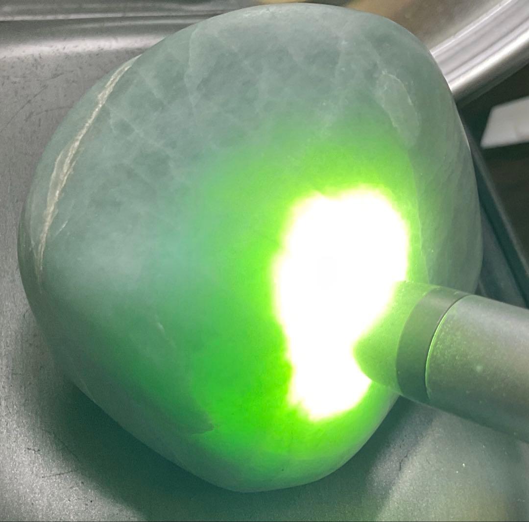 ［緑色　ガラス質］　上質糸魚川翡翠海石200g ヒスイ　ひすい