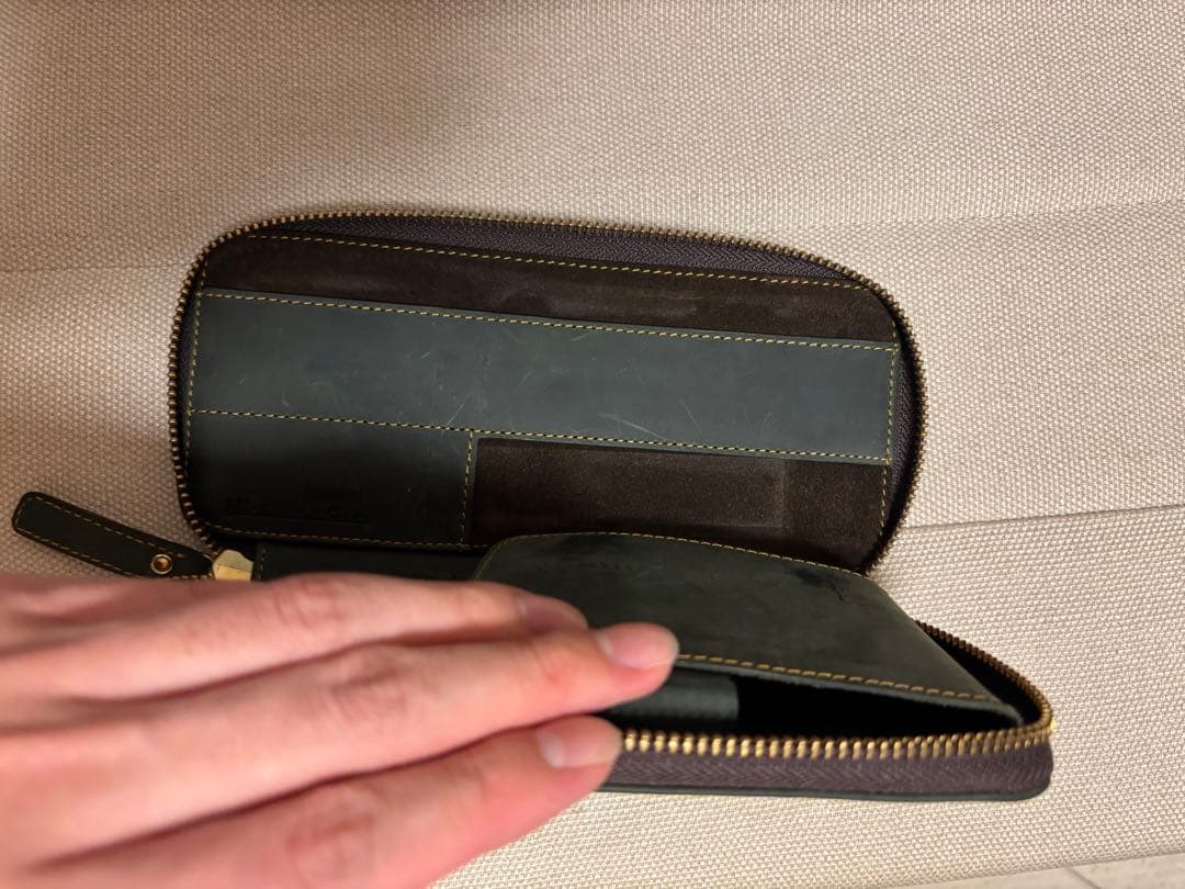 バハギア ラウンドジップペンケース