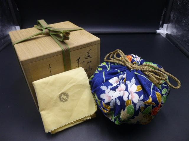 楽吉左衛門　十五代　直入　道入鵺写　赤茶碗／共箱・共布／裏千家十五代鵬雲斎極め箱