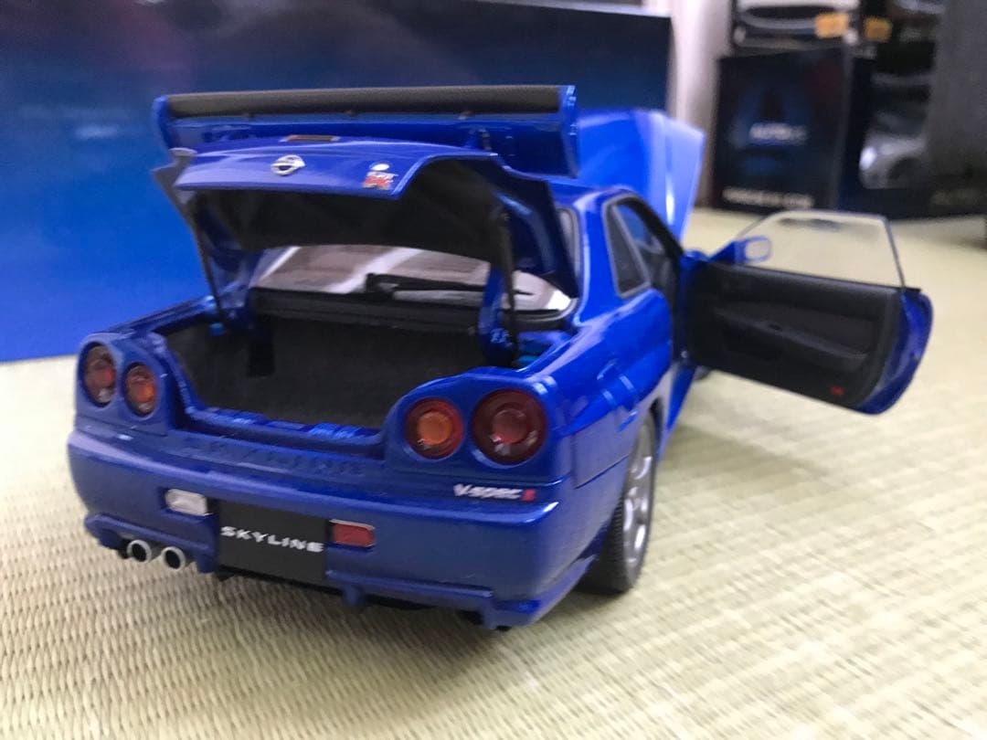 1/18 オートアート スカイライン BNR34 V Spec 2