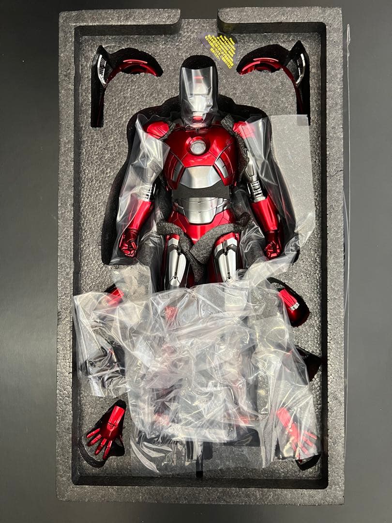 激レア ホットトイズ アイアンマン マーク7 プラチナカラー D100