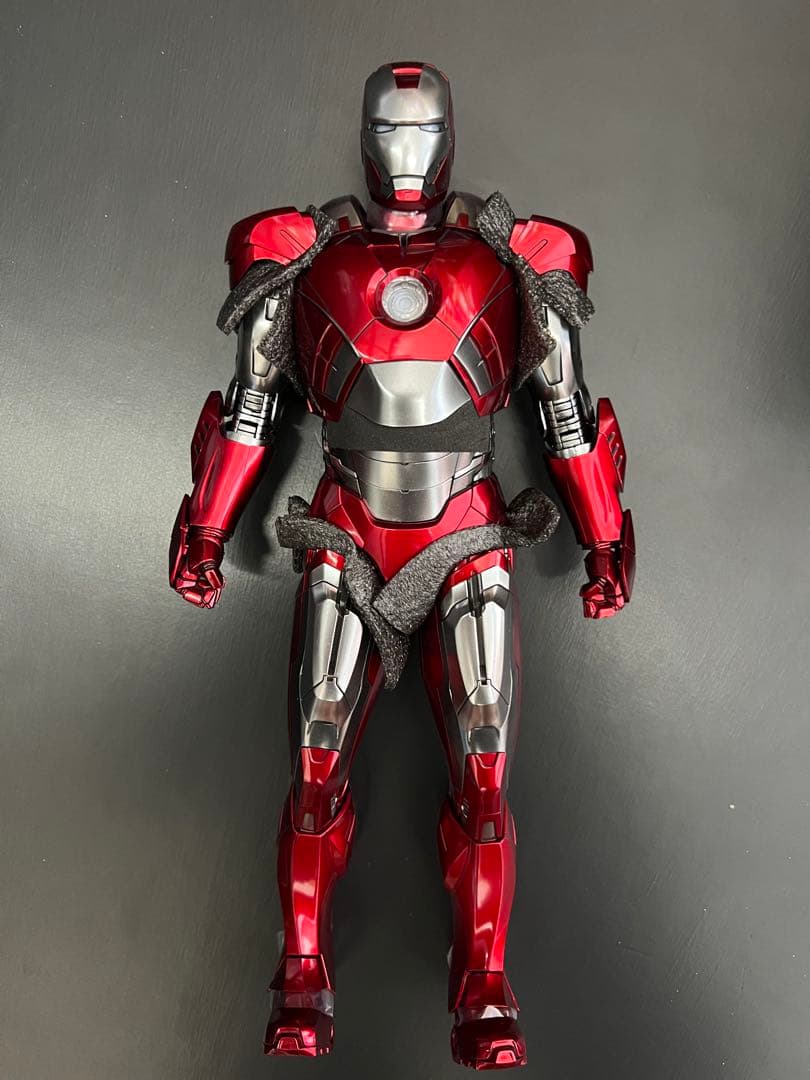 激レア ホットトイズ アイアンマン マーク7 プラチナカラー D100