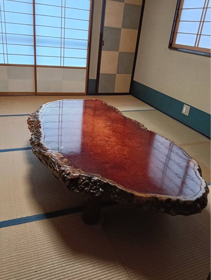 自然形状の赤褐色木製座卓　コブ　瘤　テーブル　和室　旅館　料亭　一点物