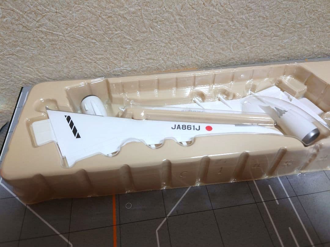 【レア品　JAL B787-9 JA861J 1/200】