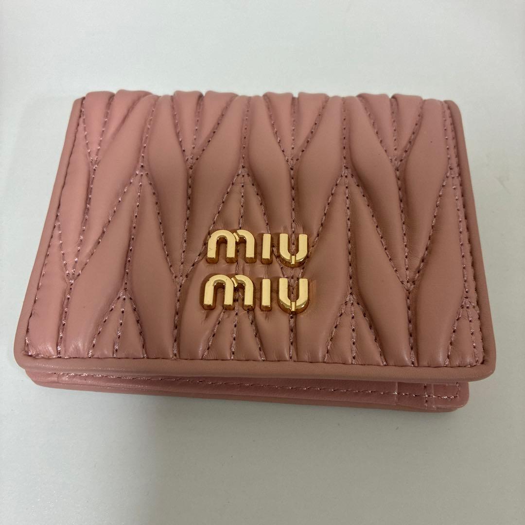 miu miu キルティング 二つ折り財布 ピンク