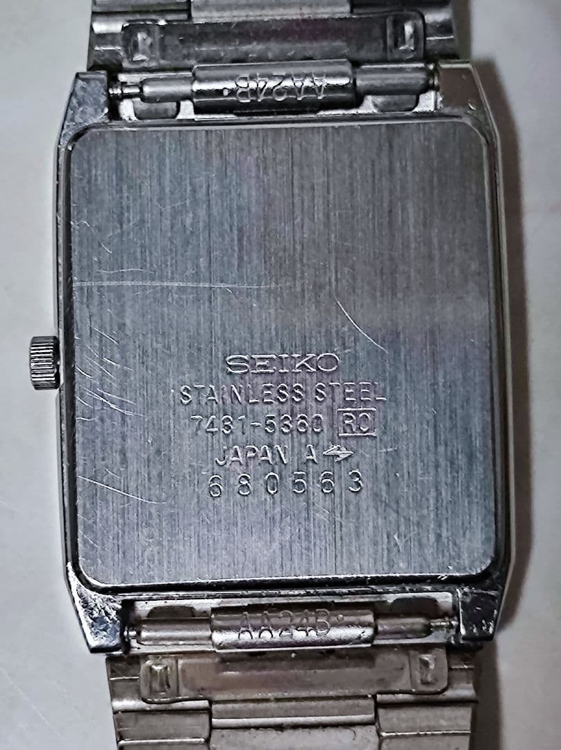 SEIKO クォーツ 腕時計 スクエア ブラック文字盤