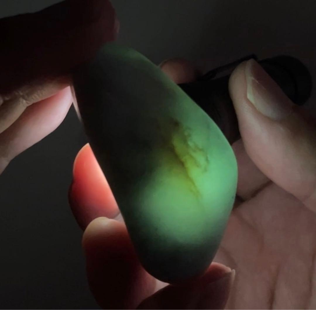 糸魚川翡翠 ヒスイ 69g 薄い緑×黒×白