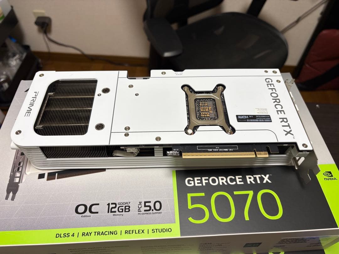 グラフィックボード・グラボ・ビデオカード ASUS GeForce RTX 5070 OC 12GB