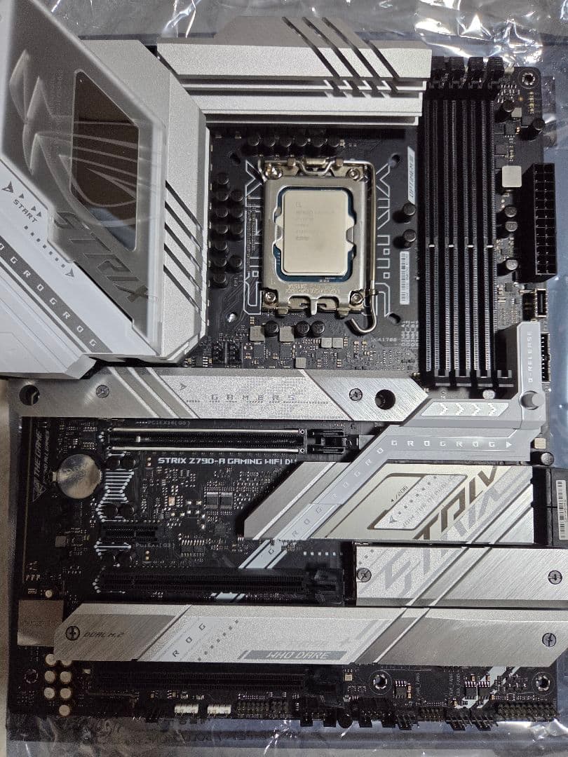 CPU ROG STRIX Z790-A + i7-13700 +Xtreem 32GB