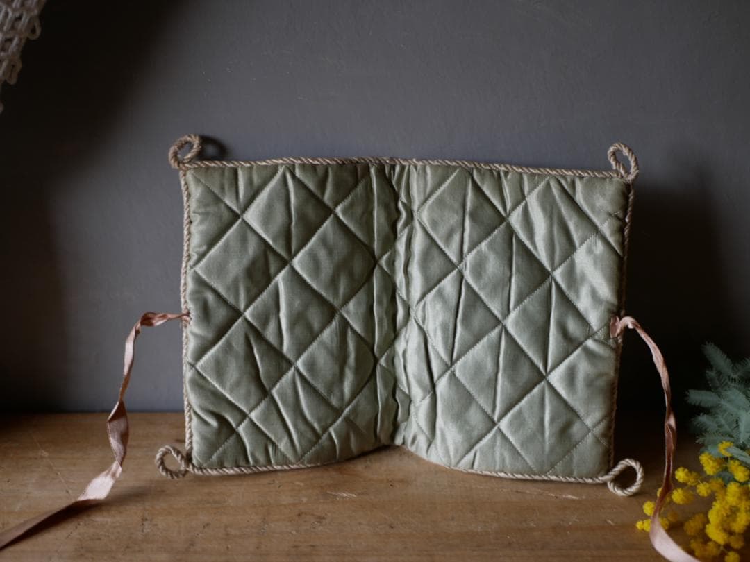 シルクのハンキーケース　手刺繡　フランスアンティーク　ブロカントのある暮らし