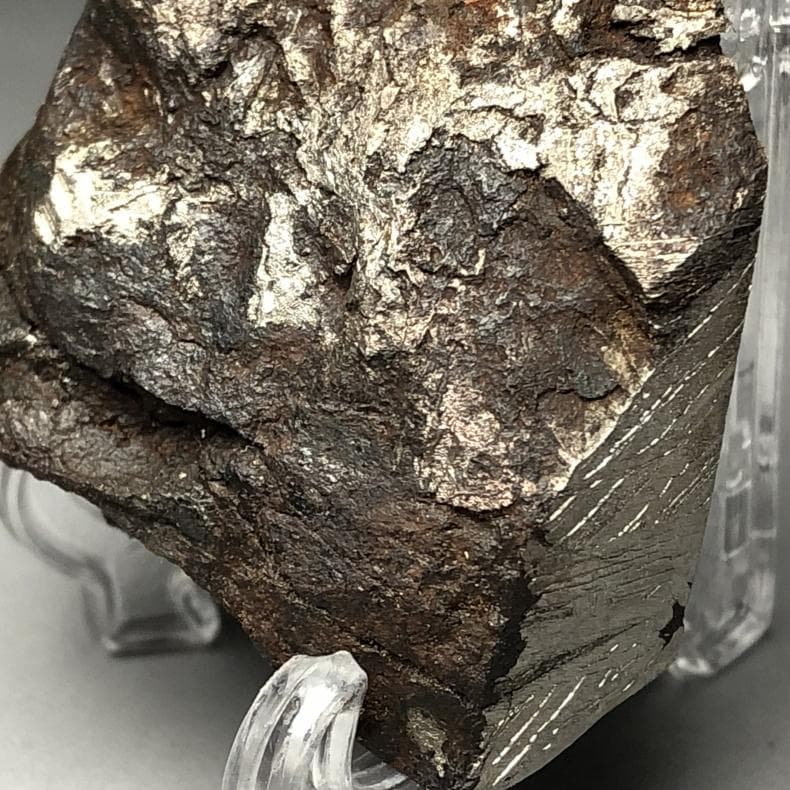 隕石 鉄隕石　アルタイ隕石　原皮付き　原石　重さ約105ｇ