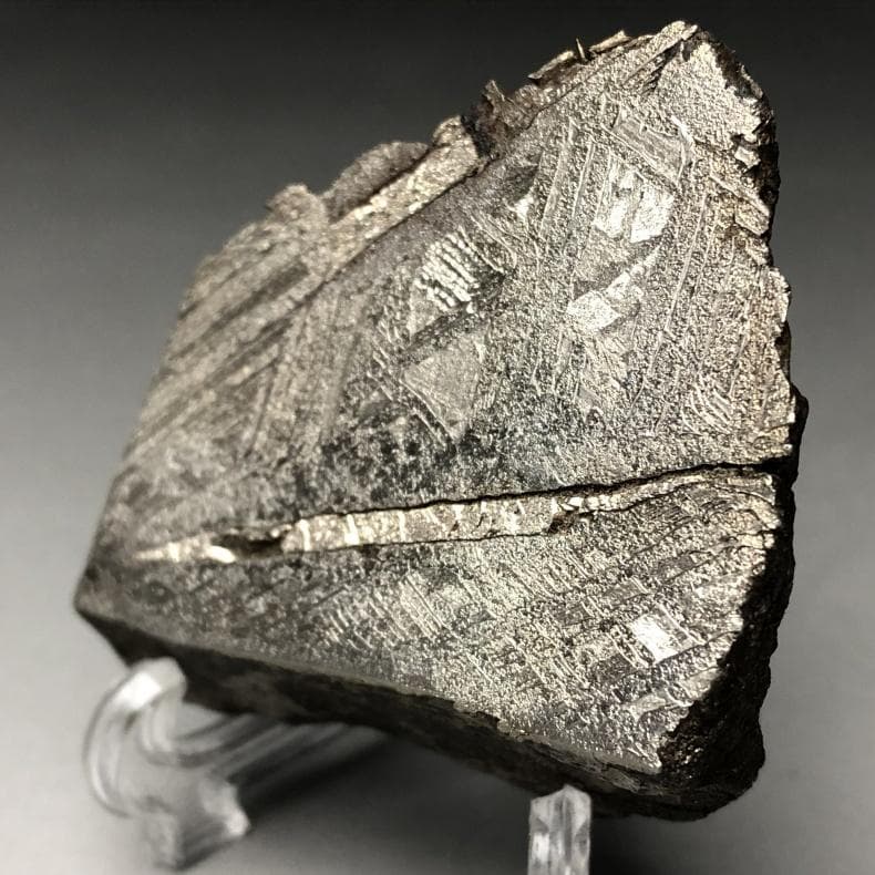 隕石 鉄隕石　アルタイ隕石　原皮付き　原石　重さ約105ｇ