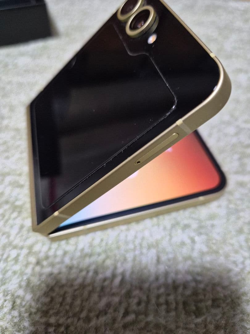 galaxy z flip6 イエロー本体 中古　SIMフリー　おまけつき