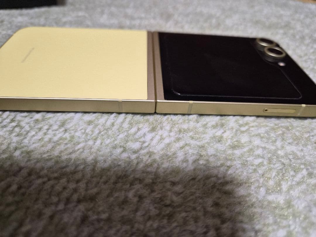 galaxy z flip6 イエロー本体 中古　SIMフリー　おまけつき