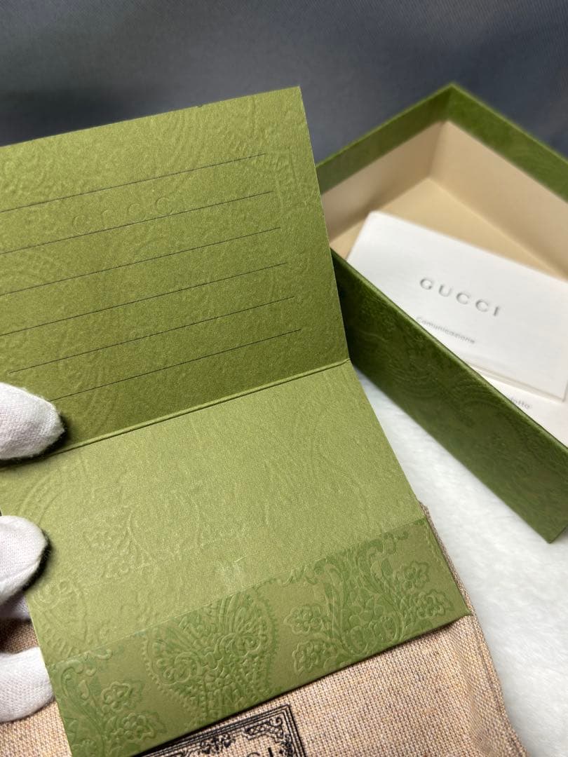 GUCCI ストロベリーパターン 二つ折り財布
