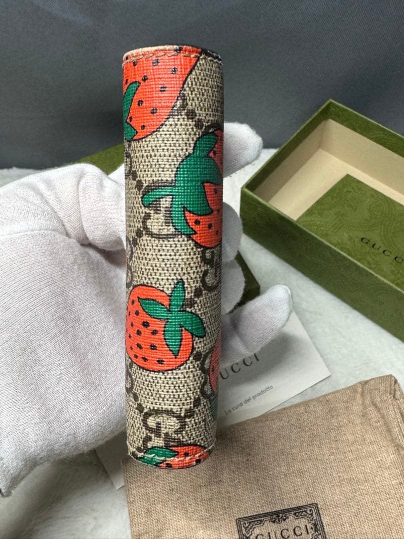 GUCCI ストロベリーパターン 二つ折り財布