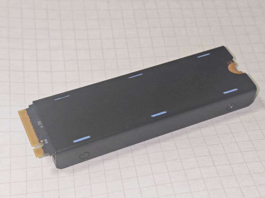 512GB M.2 NVMe SSD NV900 ヒートシンク付き 正常