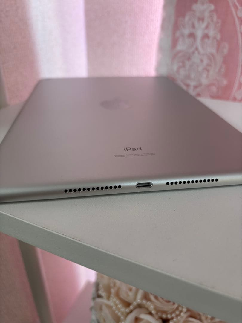 Apple iPad (第8世代) 32GB⭐︎Wi-Fiモデル⭐︎充電器付き