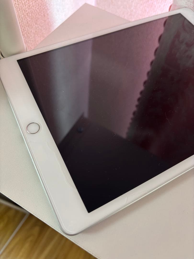 Apple iPad (第8世代) 32GB⭐︎Wi-Fiモデル⭐︎充電器付き