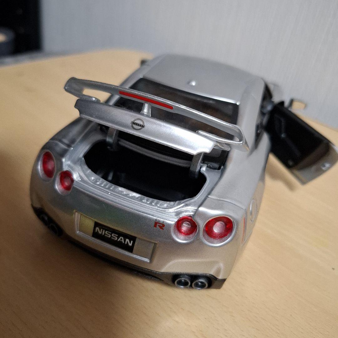 2009年 Nissan GT-R R35シルバー模型 値下げ可
