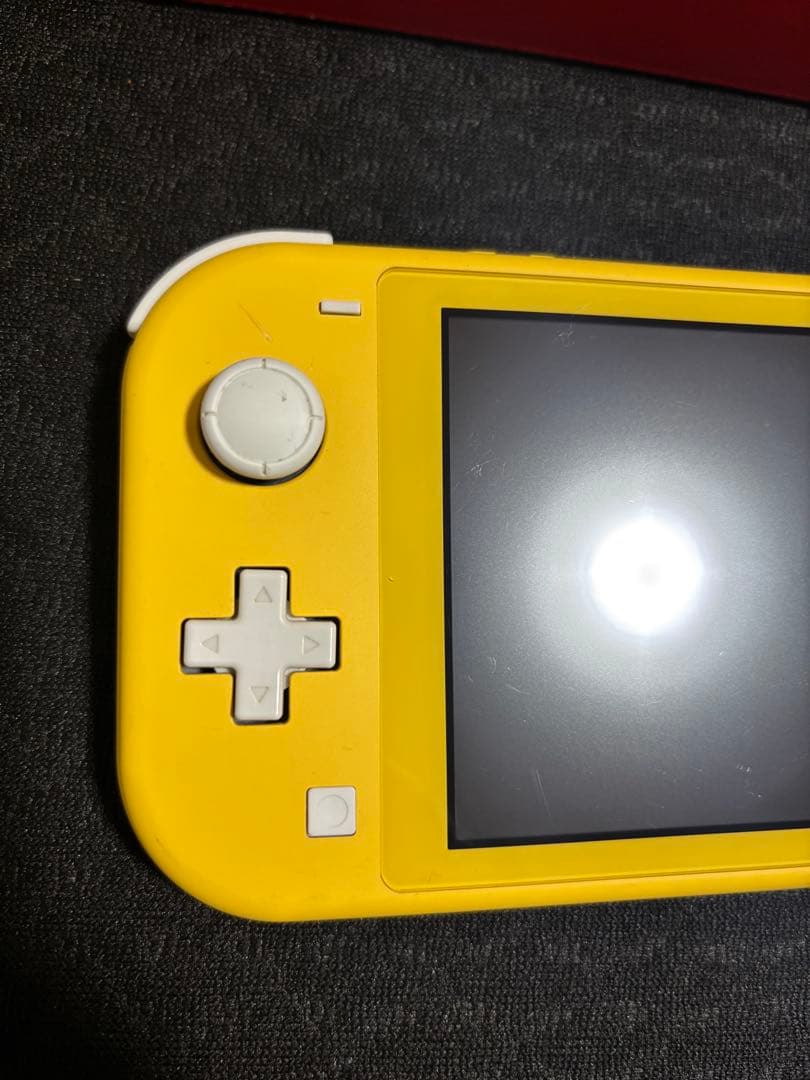 ニンテンドースイッチライト　イエロー