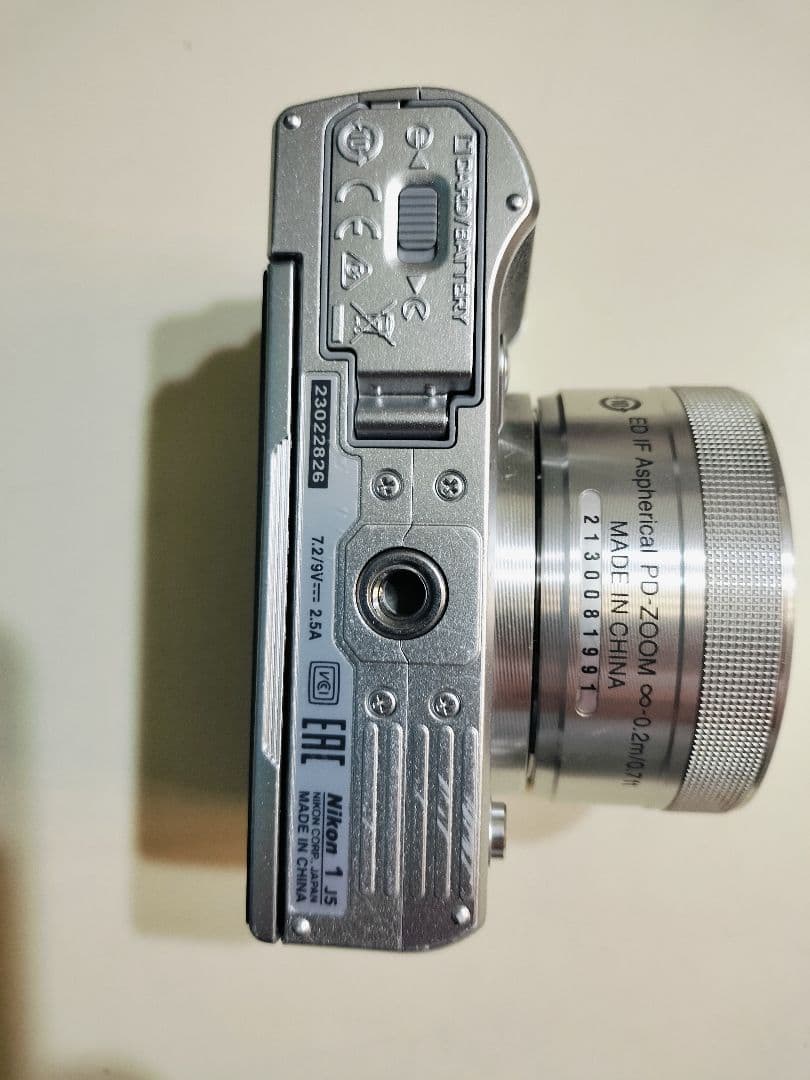Nikon ミラーレス一眼 Nikon1 J5 ダブルレンズ 新品バッテリー付き