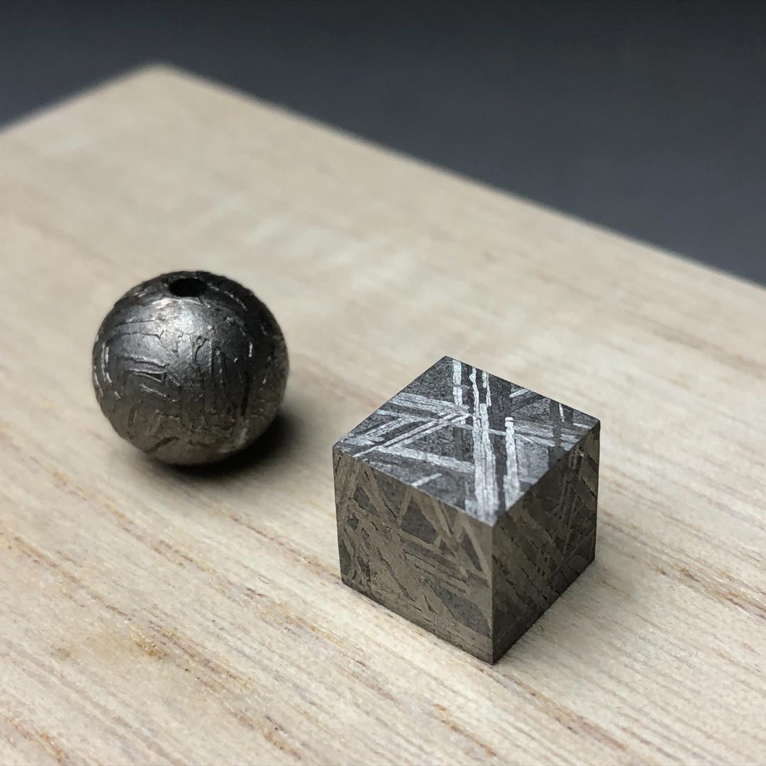 ハ*ル様 アルタイ隕石　 鉄隕石　ギベオン　原石　メテオライト 球体と立方体のセ