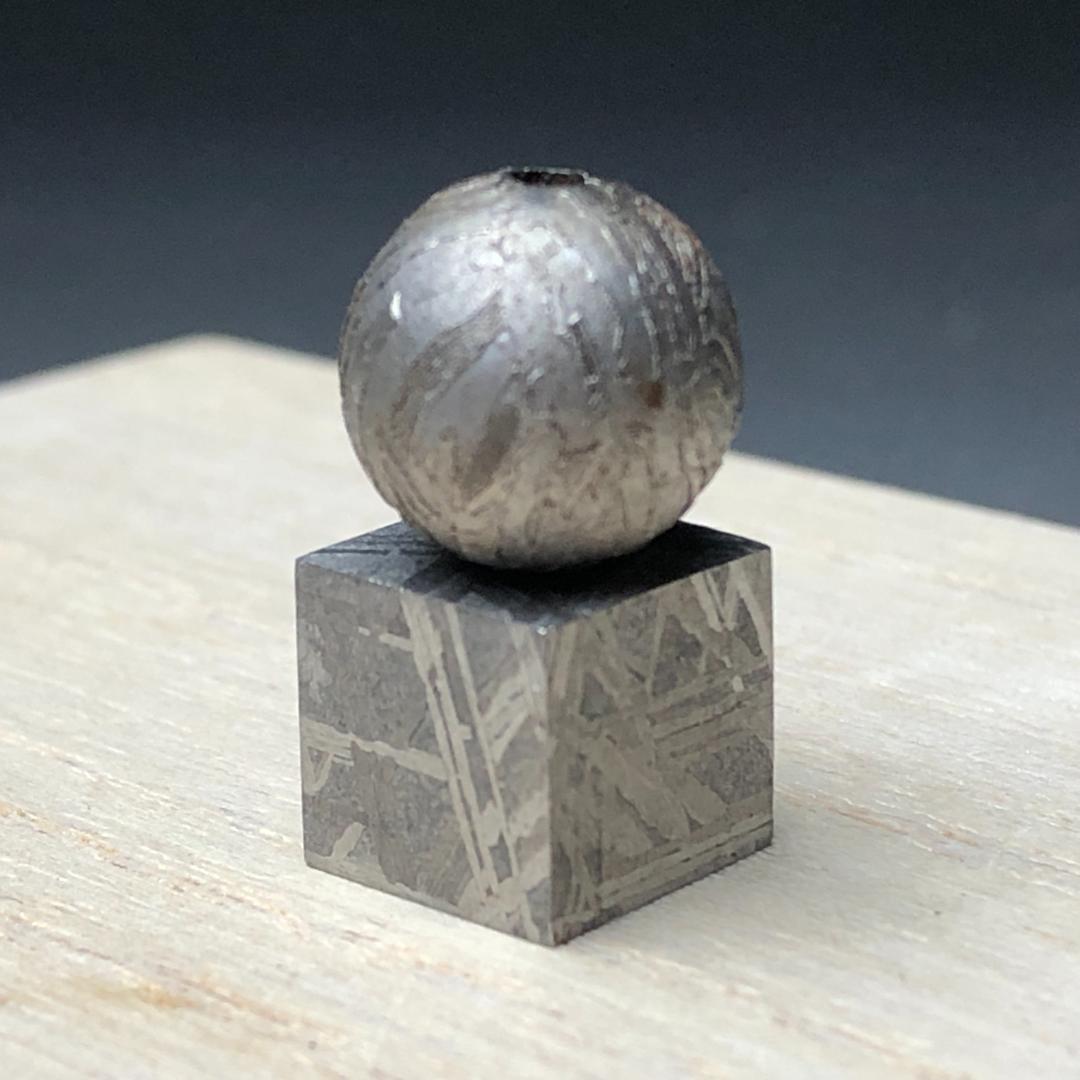 ハ*ル様 アルタイ隕石　 鉄隕石　ギベオン　原石　メテオライト 球体と立方体のセ