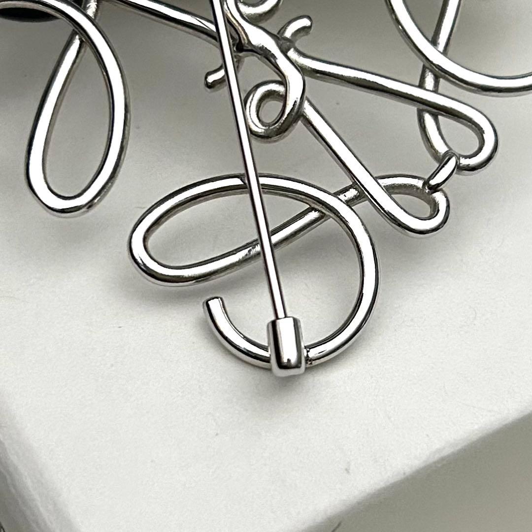 【美品】LOEWE ブローチ シルバー コサージュアクセサリー シルバーカラー