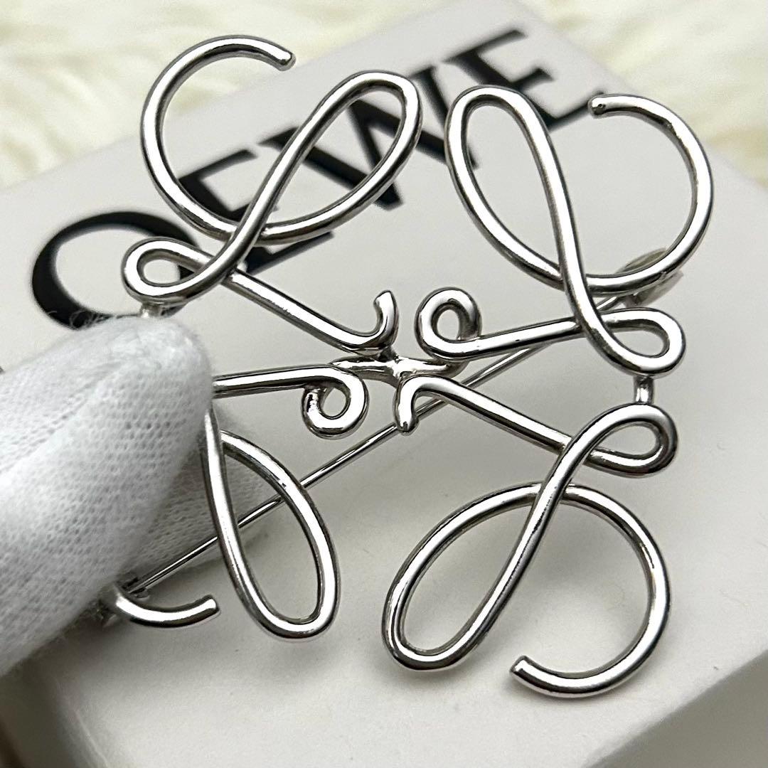 【美品】LOEWE ブローチ シルバー コサージュアクセサリー シルバーカラー