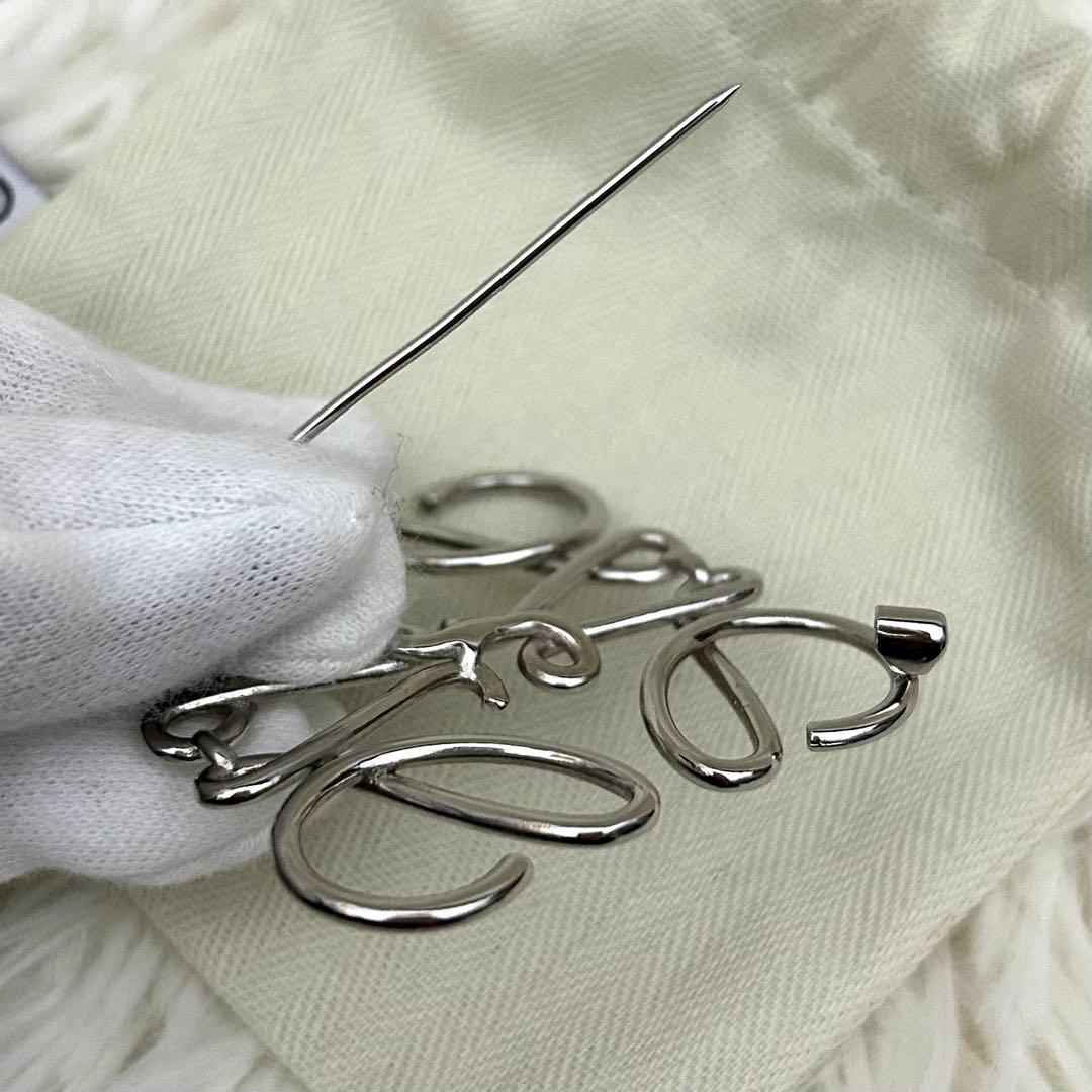 【美品】LOEWE ブローチ シルバー コサージュアクセサリー シルバーカラー